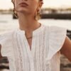 Camisa blanca sin mangas y bordados ARIA