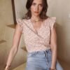 Blusa sin mangas estampado floral y escote en V