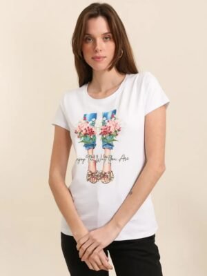 Camiseta con estampado y frase