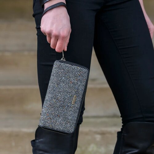 Cartera de Lana y Cuero Negro