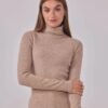 Jersey de punto cuello cisne camello