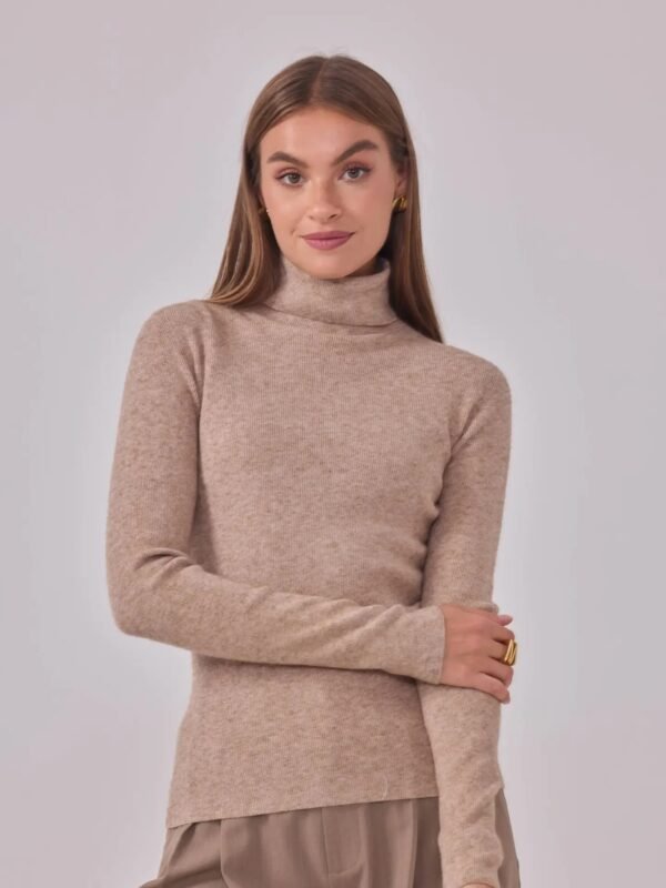 Jersey de punto cuello cisne camello