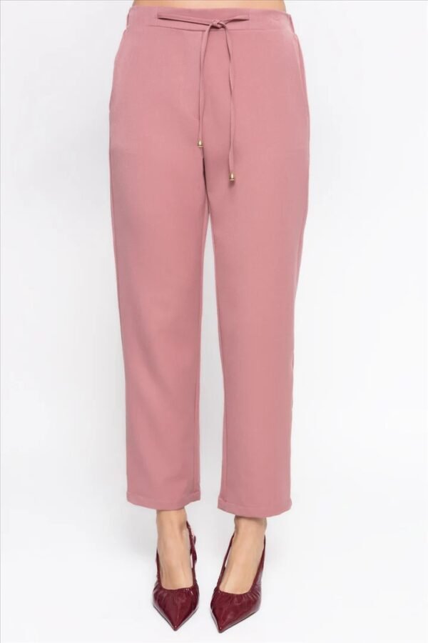 Pantalón liso relax-fit con cordón delantero rojo