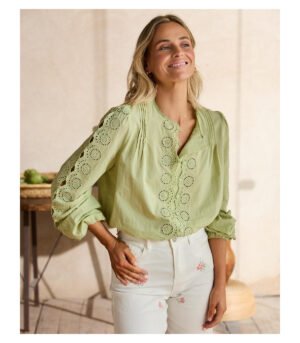 Blusa calados y cuello mao verde manzana
