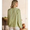 Blusa calados y cuello mao verde manzana