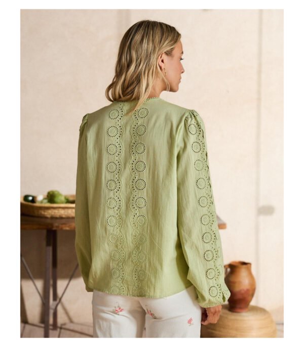 Blusa calados y cuello mao verde manzana