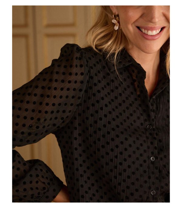 Camisa lunares y mangas transparentes negro