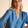 Camisa vaquera escote pico