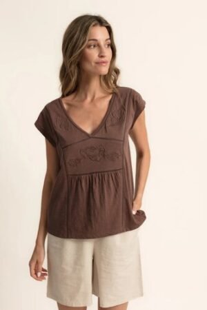 Camiseta flamé bordados color chocolate