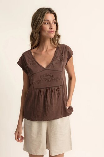 Camiseta flamé bordados color chocolate