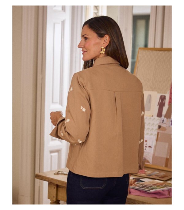 Chaqueta estilo sobrecamisa bordada