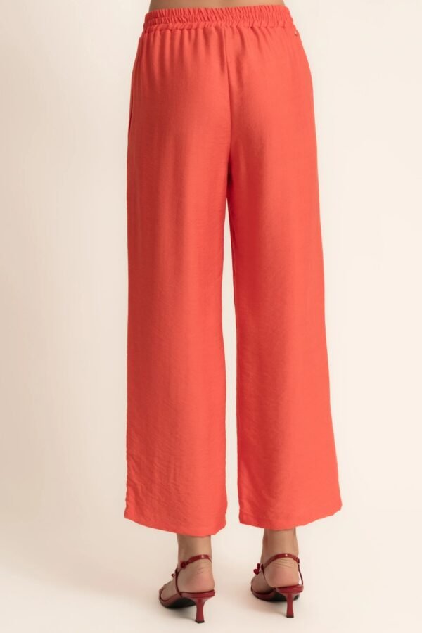pantalon recto fluido coral espalda Pantalón recto fluido con cordón coral