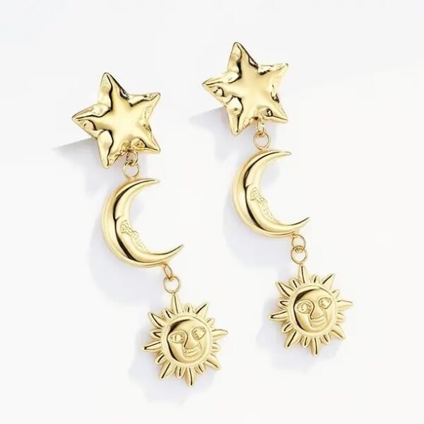 Pendientes dorados de sol y luna
