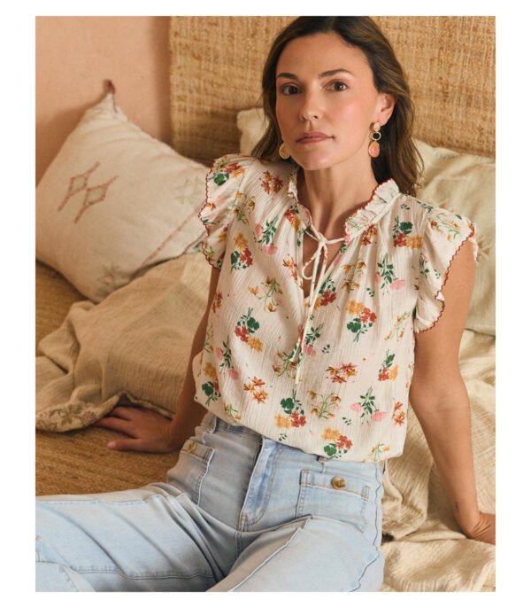 Blusa sin mangas estampado flores y escote con cordón